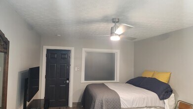 Building Photo - 480 Mink Pl