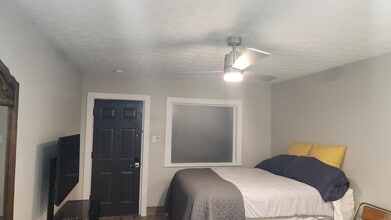 Building Photo - 480 Mink Pl