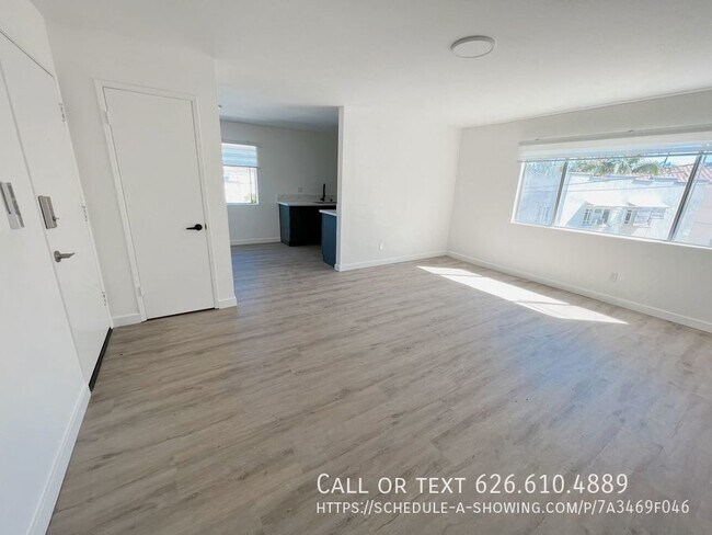 Building Photo - 1313 Huntington Dr