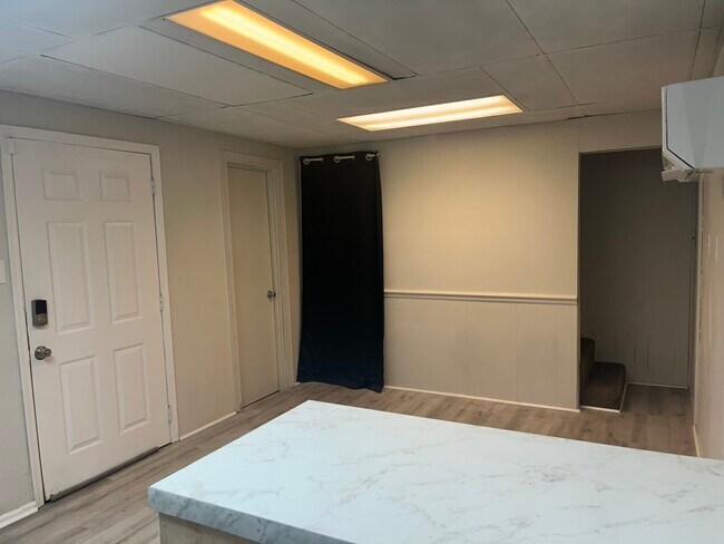 Primer piso - 2116 Crosley St