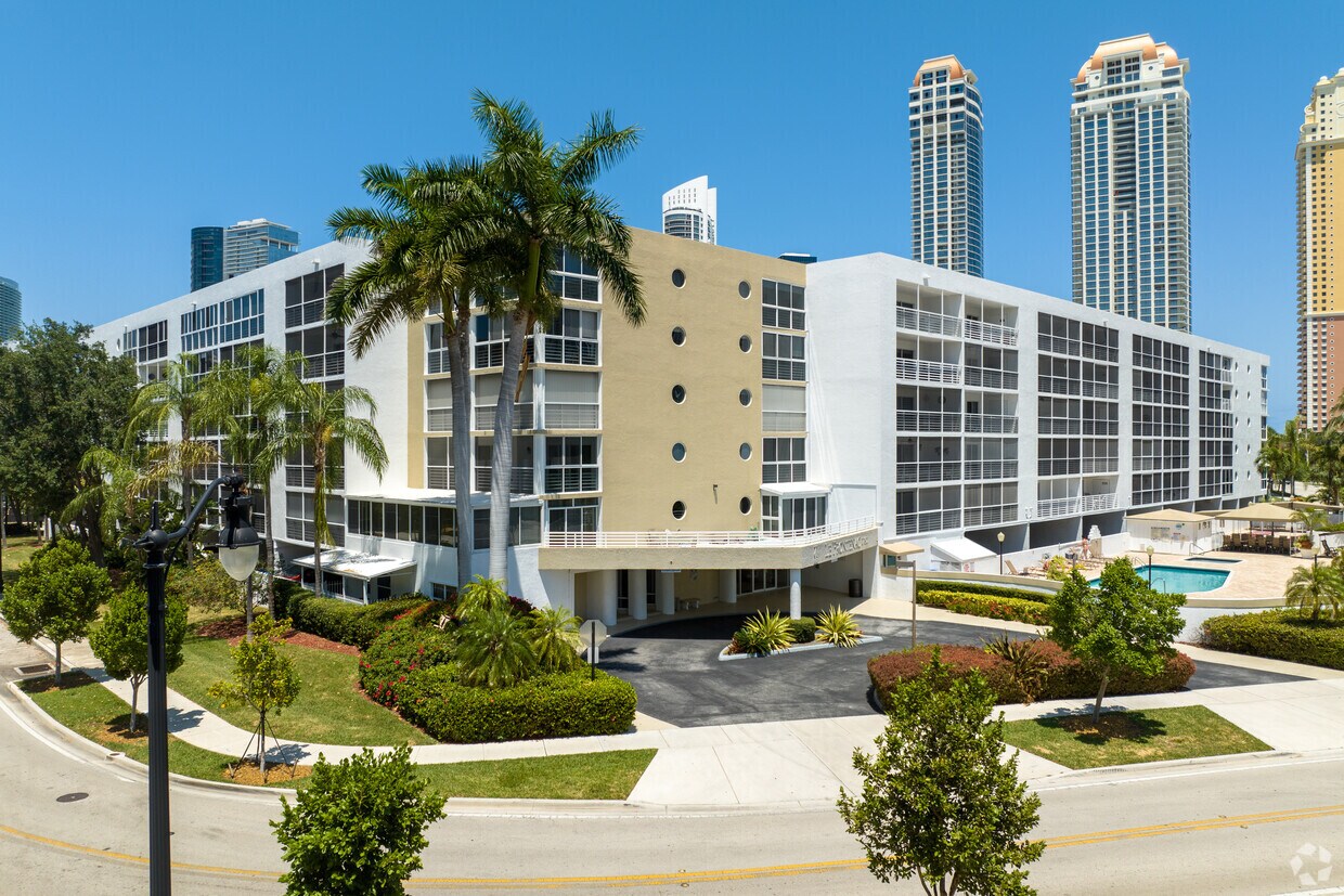 Primary Photo - Le Frontenac Condominium
