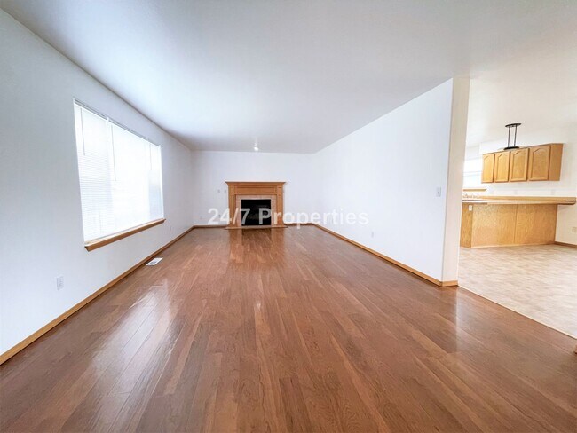 Building Photo - Oregon City Country Living - 4 BR/3BA - Sm...