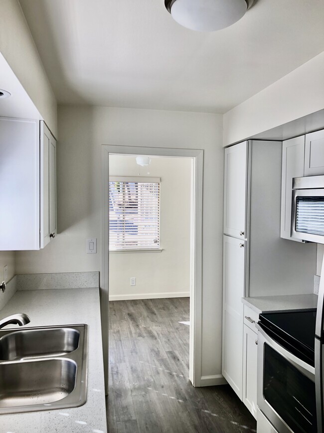 Kitchen - 1450 Hillside Dr
