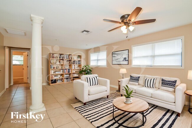 Foto del edificio - 10070 Harris Ave