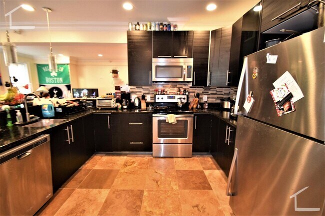 Foto del edificio - AWESOME 5 BED IN BROOKLINE