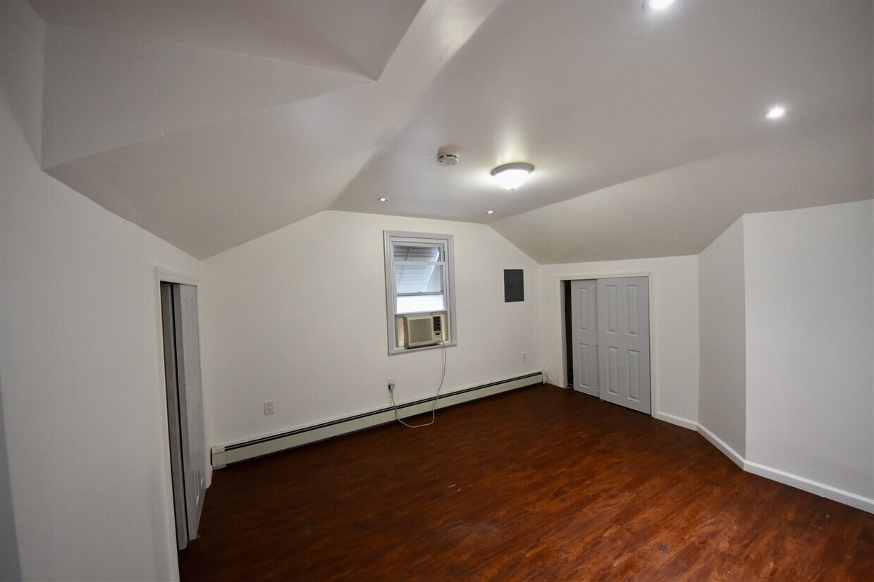 Primary Photo - 817 1st St