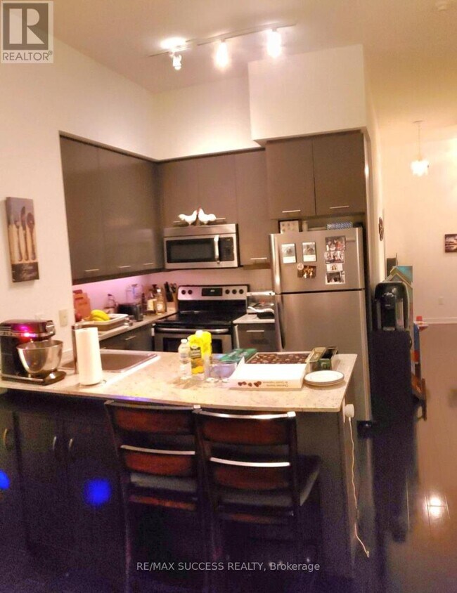 Photo du bâtiment - 365 Prince of Wales Dr