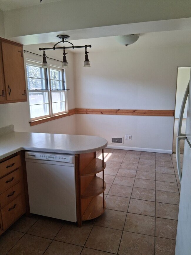Foto del edificio - 3 BR/2 B  Single Family Home in suburb community of LaVale