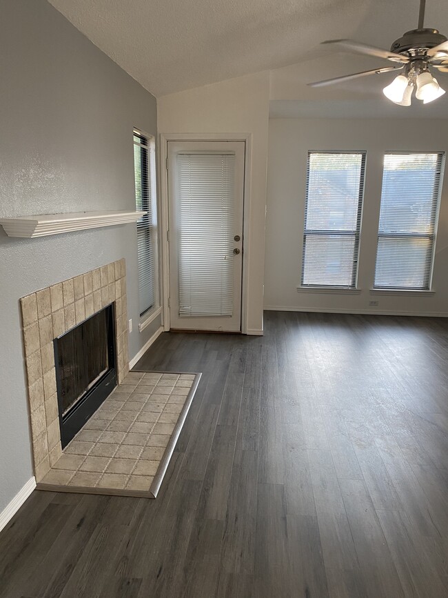 Building Photo - 1614 Pecan Chase Cir
