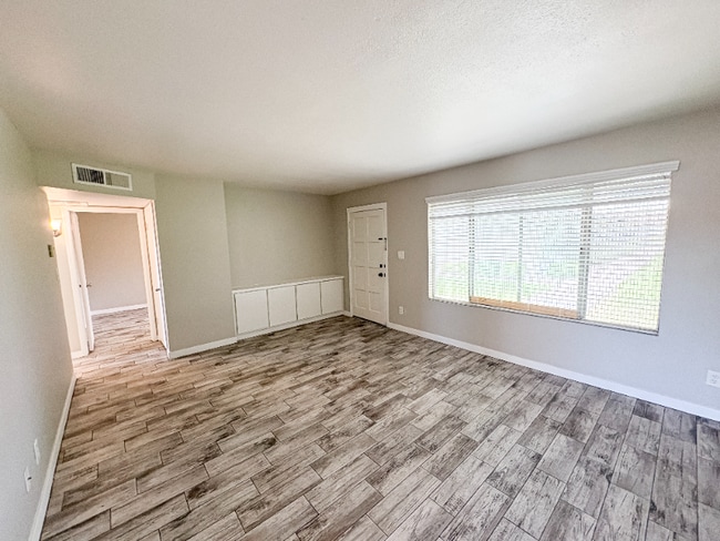 Building Photo - 5105 S La Rosa Dr