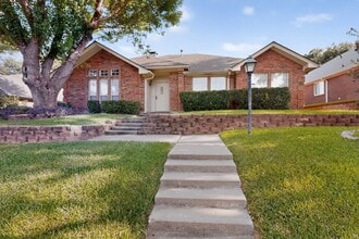 Building Photo - 1426 Mapleview Dr