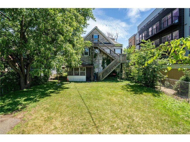 Foto del edificio - 1555 Carroll Ave