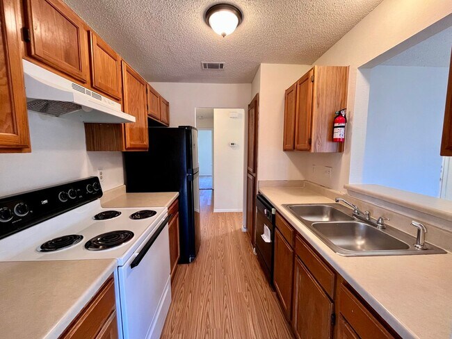 Building Photo - Nice 3/2 duplex in Round Rock.