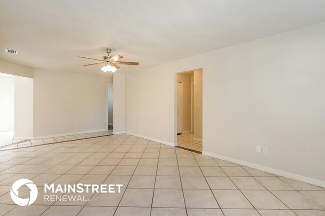 Building Photo - 301 Farmbrook Rd