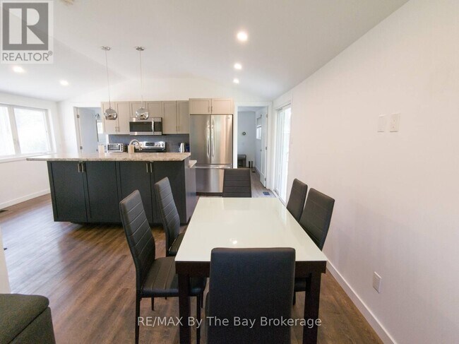 Photo du bâtiment - 127 Glenlake Blvd