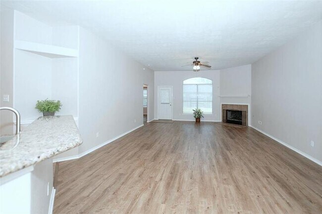 Foto del edificio - 24414 Pepperrell Pl St