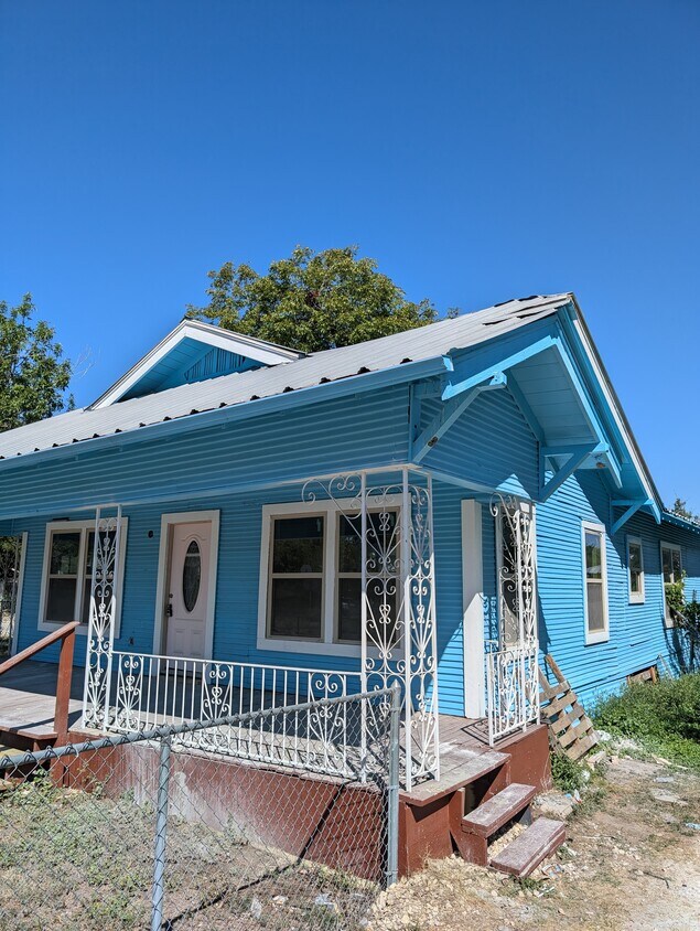Primary Photo - 1103 Hays St