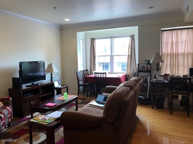 Building Photo - 1 br, 1 bath Apartment - 1220 South St # 2F