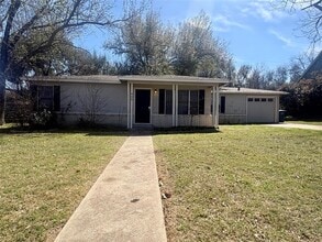 Building Photo - 905 Kirk St