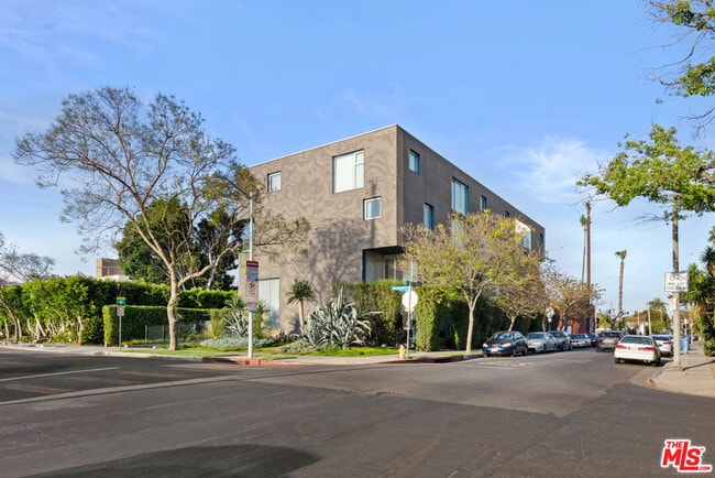 Foto del edificio - 7907 Willoughby Ave