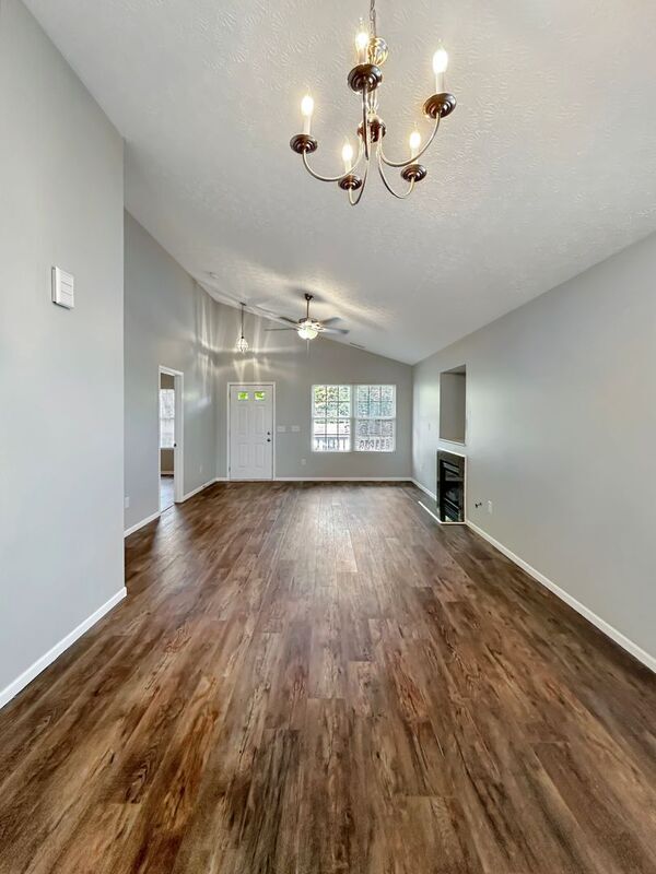 Foto del edificio - 5321 Miramar Dr