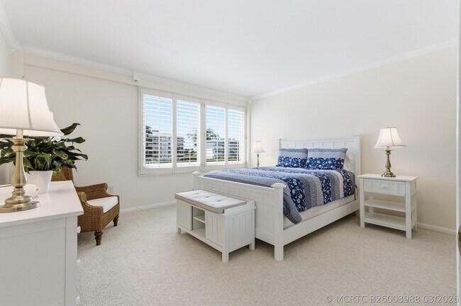 Foto del edificio - 170 N Ocean Blvd