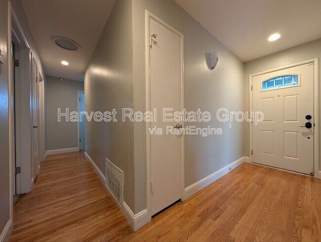 Foto del edificio - 25930 Madeline Ln