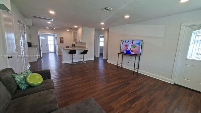 Photo - 2407 Scott St House