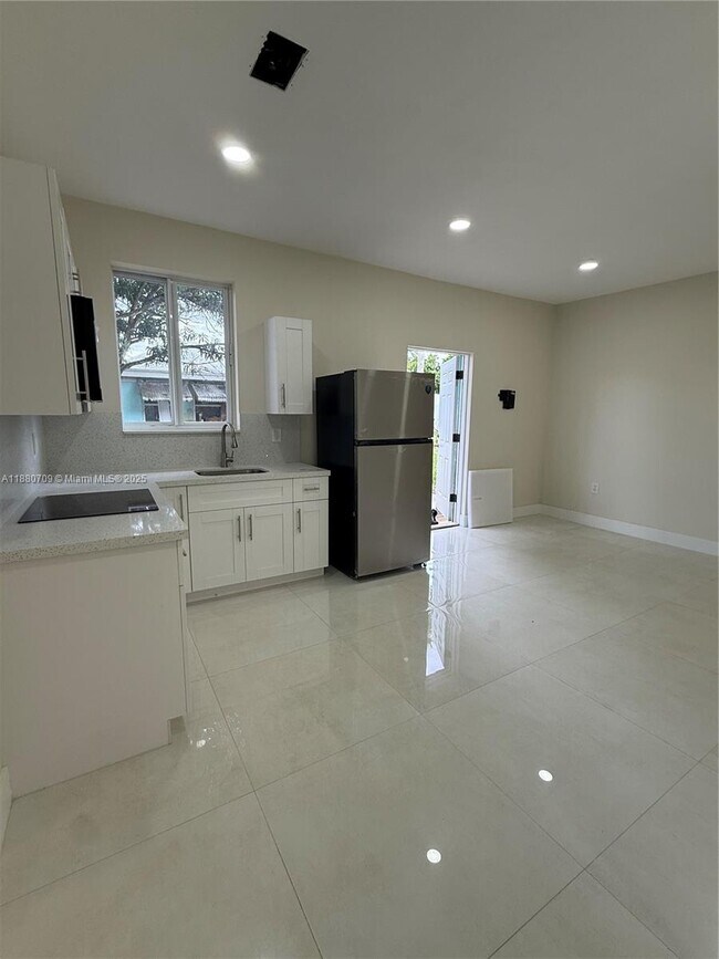 Foto del edificio - 559 NW 2nd St