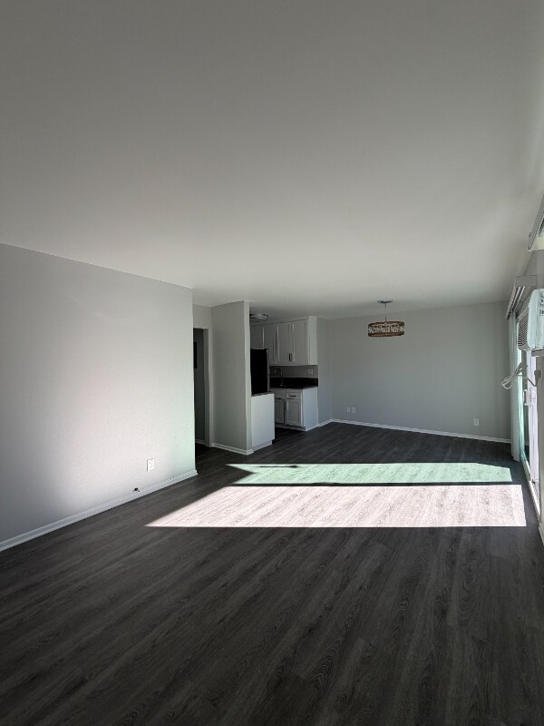 Foto del edificio - 5720-5730 Yolanda Ave