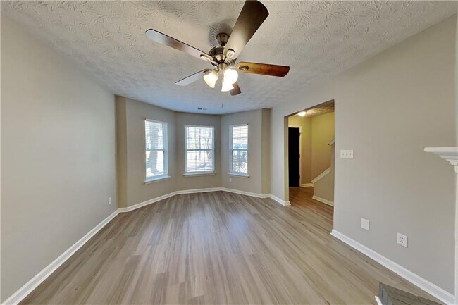 Building Photo - 3703 Majestic Dr SW