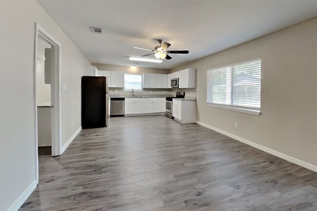 Foto del edificio - 3007 Birch Creek Dr