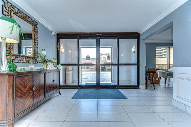 Foto del edificio - 5220 Brittany Dr S