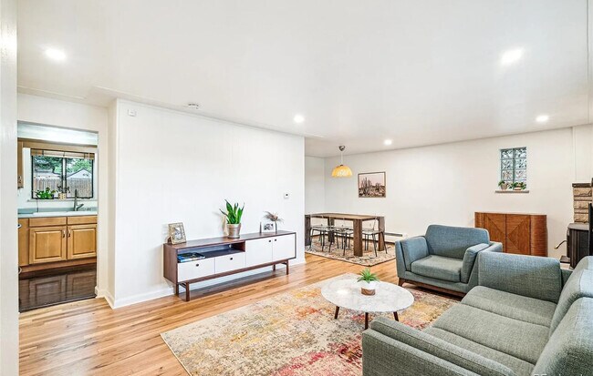 Foto del edificio - 4420 Brentwood St