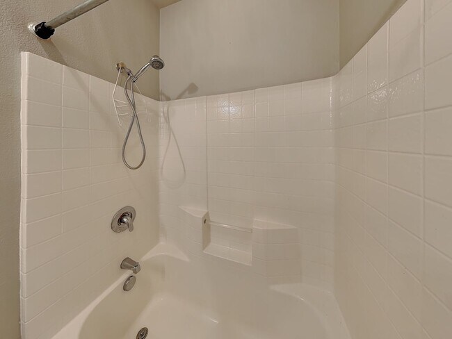Foto del edificio - READY NOW! Captivating home on a cul-de-sa...