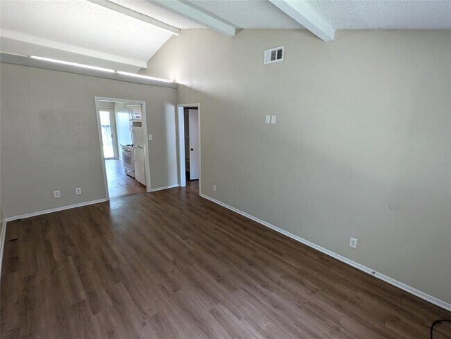 Foto del edificio - 6904 Circle S Rd