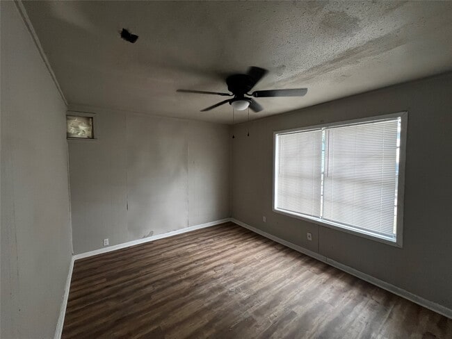 Building Photo - 1380 Fairway St