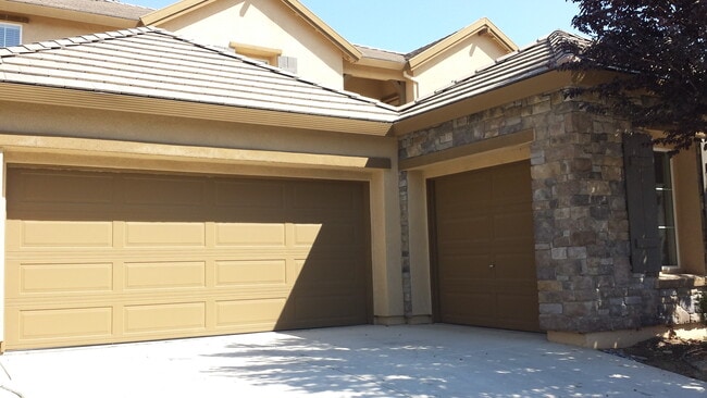 Building Photo - 1205 Imperial Lily Dr