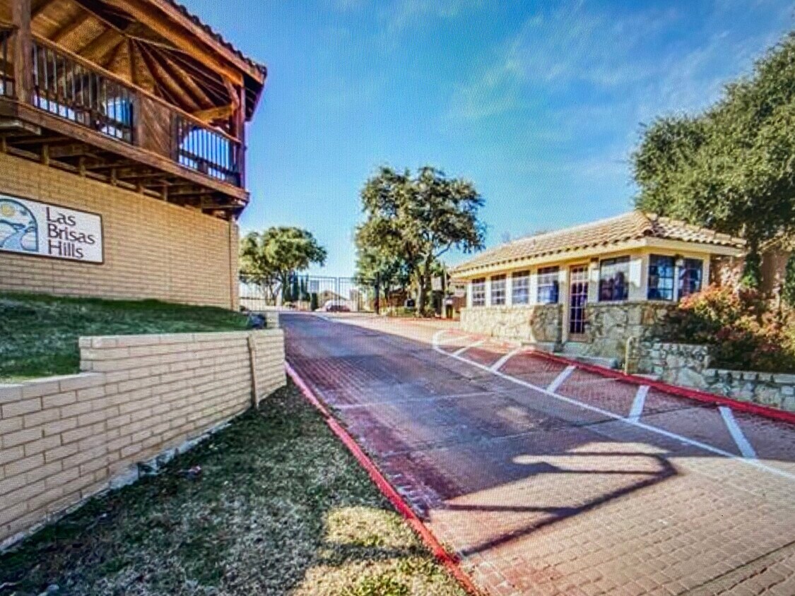 Foto del edificio - 4239 Madera Rd