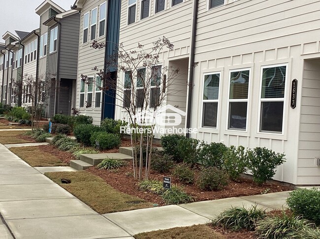 Building Photo - 1633 Aeslin Dr NW