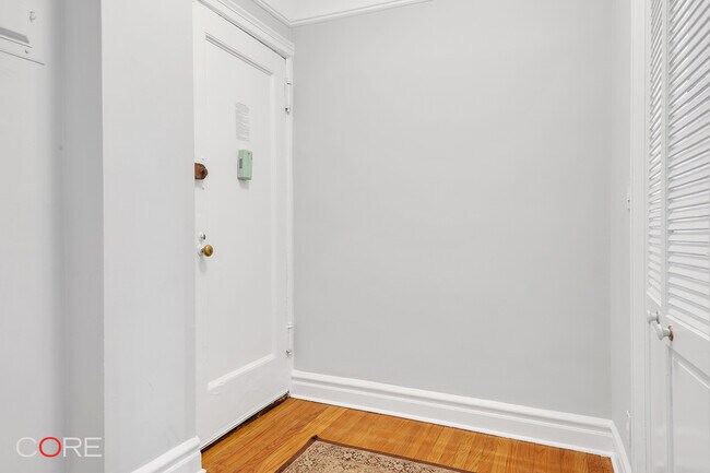 Foto del edificio - 76-66 Austin St