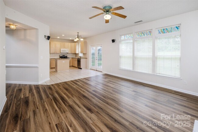 Building Photo - 16017 Woodcote Dr