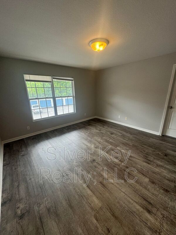 Building Photo - 268 Willow Creek Drive