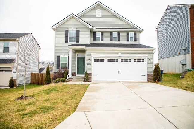 Building Photo - 4 Bedroom, 2.5 Bath Home w/ 2 Car Garage