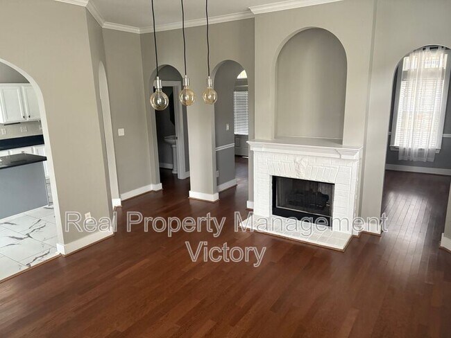 Foto del edificio - 4596 Gibson Dr