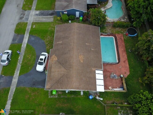 Foto del edificio - 6360 NW 25th Ct