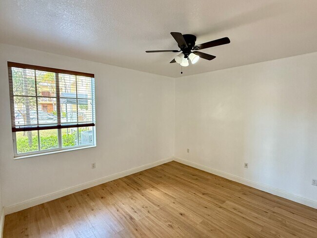 Foto del edificio - SPACIOUS 1 BEDROOM UNIT IS LOCATED IN THE ...