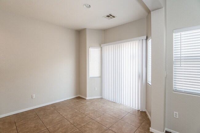 Foto del edificio - 5920 N Victory Point St