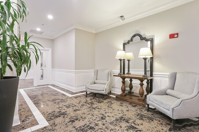 Foto del edificio - 630 N State St