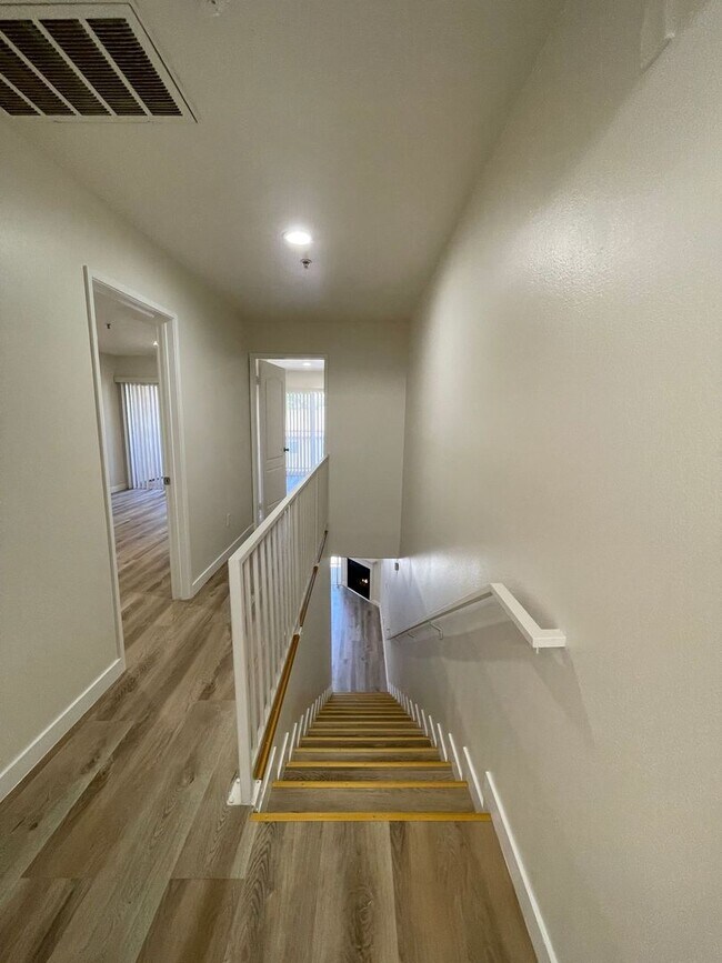 Foto del edificio - 7323 Winnetka Ave